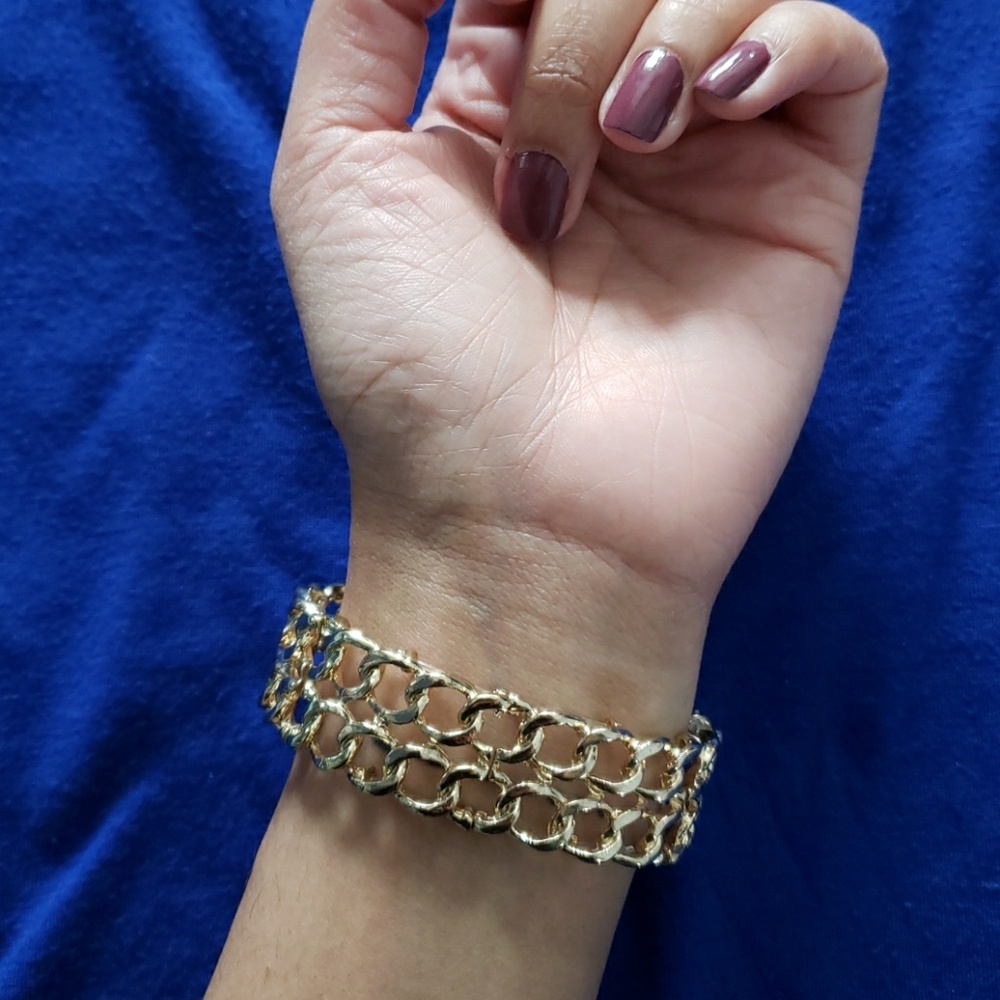 Gold stretch interlocking chain design bracelet - Picture 2 of 2